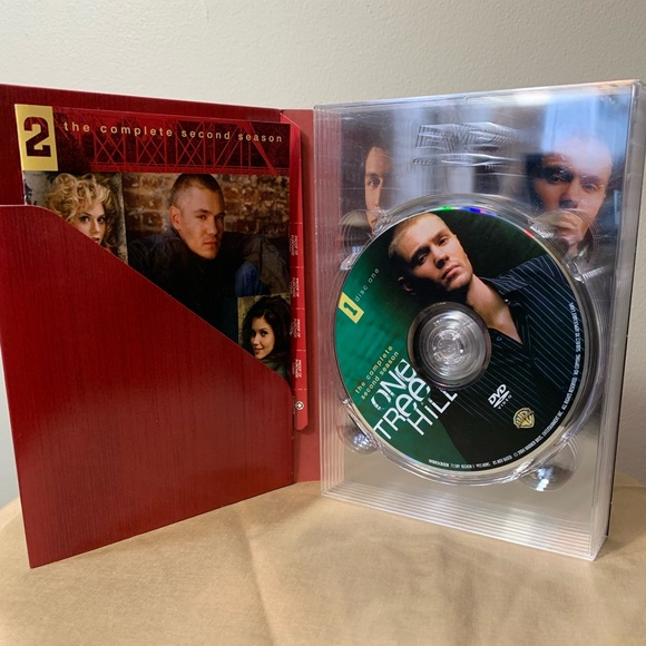 One Tree Hill Seasons 1 - 3 DVD set - Picture 8 of 12